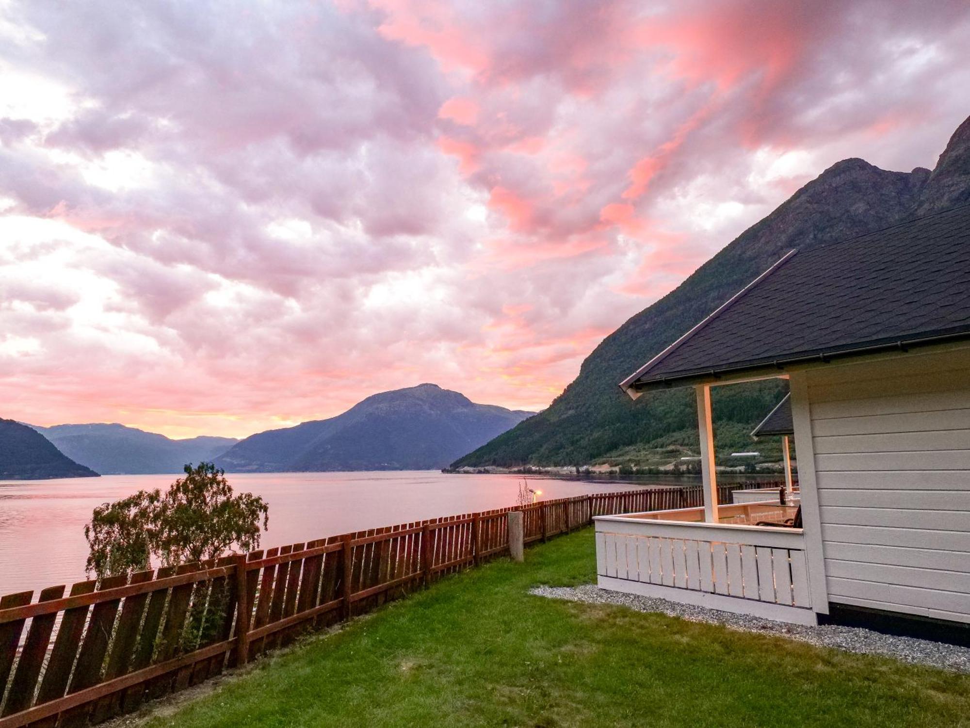 Kinsarvik Camping Hotel ภายนอก รูปภาพ