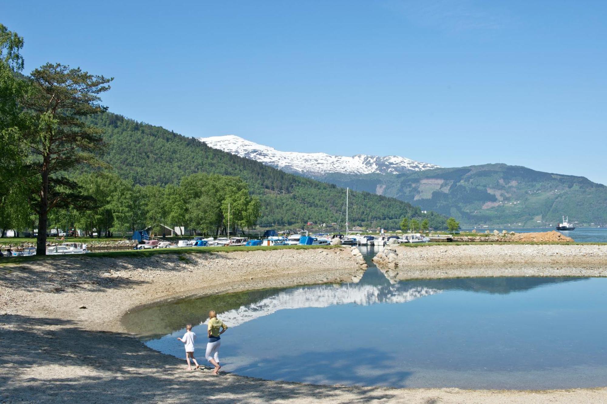 Kinsarvik Camping Hotel ภายนอก รูปภาพ