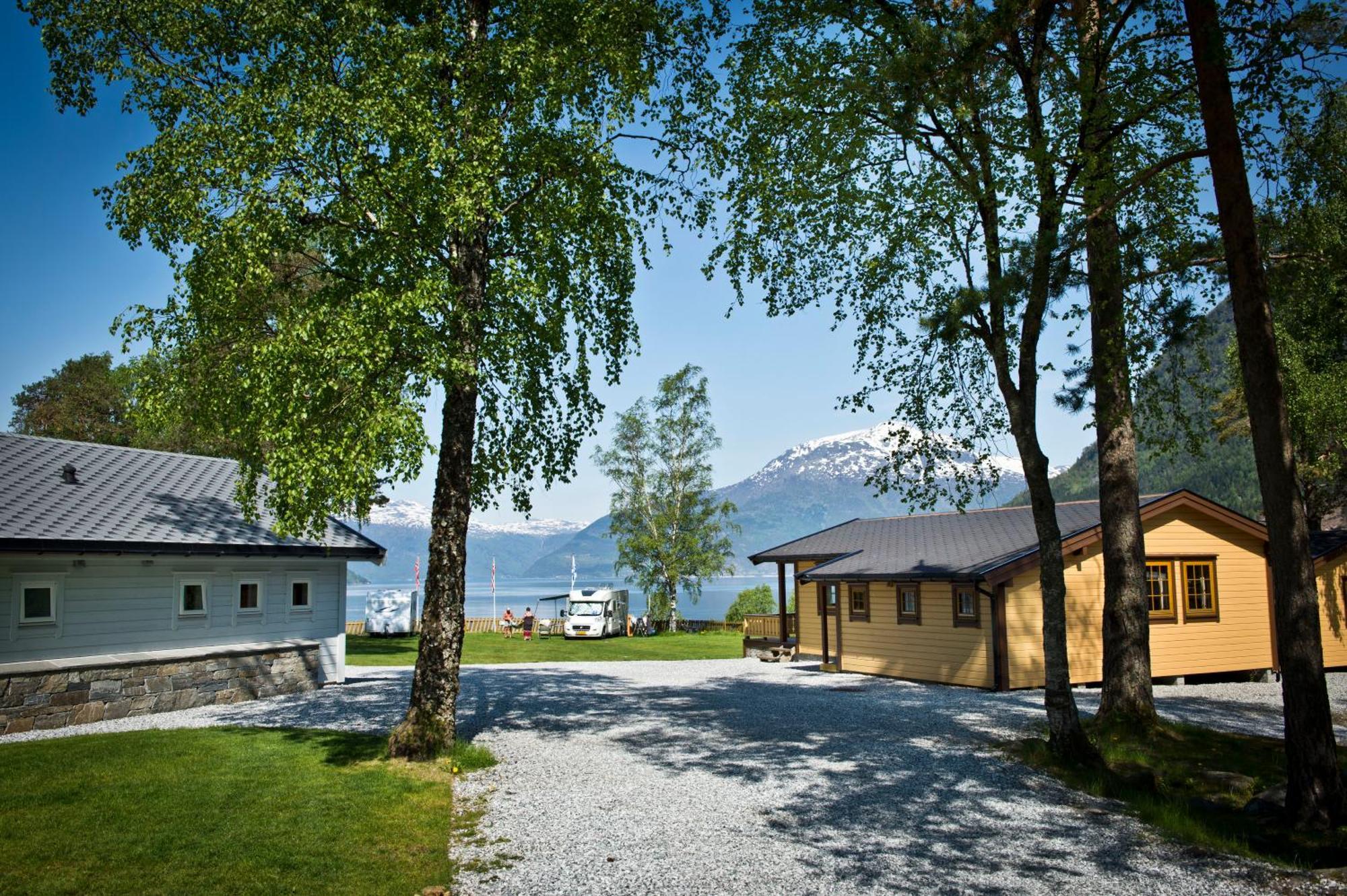 Kinsarvik Camping Hotel ภายนอก รูปภาพ